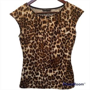 Mandy Evans women’s Leopard print top Size small. EUC